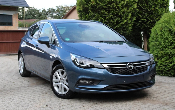 Opel Astra cena 40900 przebieg: 201550, rok produkcji 2017 z Czerwionka-Leszczyny małe 301